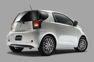 2011-Scion-iQ-05