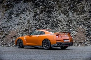 2017-Nissan-GT-R-rear-three-quarter-03-1.jpg (616 KB)