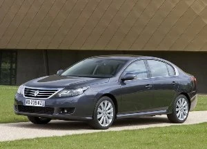 Renault-Latitude-4small