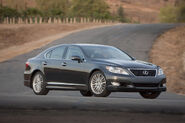 2010-Lexus-LS460-Sport-1