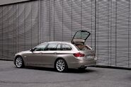 2011-BMW-5-Series-Touring-40