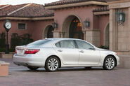 2010-Lexus-LS460-4