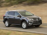 Toyota-RAV4-2013-1024-07