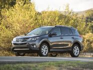 Toyota-RAV4-2013-1024-06