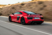 2017-audi-r8-back-angle-driving-1500x1000