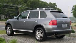 800px-2004 Porsche Cayenne S rear 34