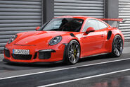 2016-Porsche-911-GT3-RS-front-three-quarter-view