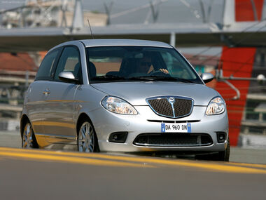 Lancia-Ypsilon-2006-1024-02