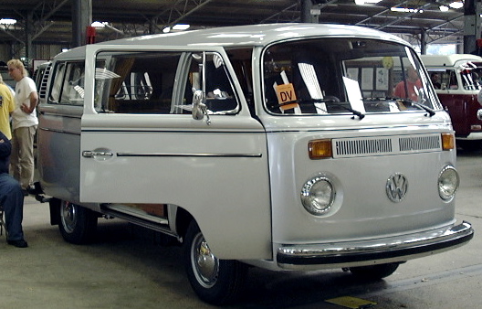 Voiture Miniature -TROIKA Combi Van VW type 2 T1 ''Samba Bus''- Année :  1962, Vintage - Label Emmaüs