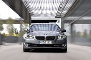 2011-BMW-5-Series-25