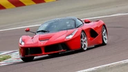546b3bc6467fb - 002ferrari laferrari-lg.jpg (115 KB)
