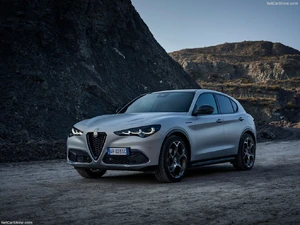 Alfa Romeo-Stelvio-2023-1024-01