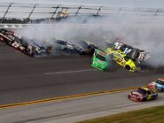 Gty-153626942-4 3 r560.jpg (32 KB) Fall 2012: Tony Stewart and twenty four other cars are involved in a last lap crash. Matt Kensith would go on to win.
