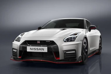 2017-nissan-gt-r-nismo-2 w900