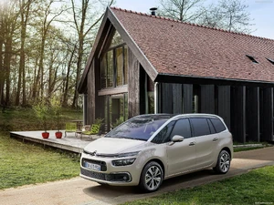 Citroen-Grand C4 Picasso-2017-wallpaper