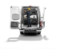 09-nissan-nv-press.jpg (309 KB)