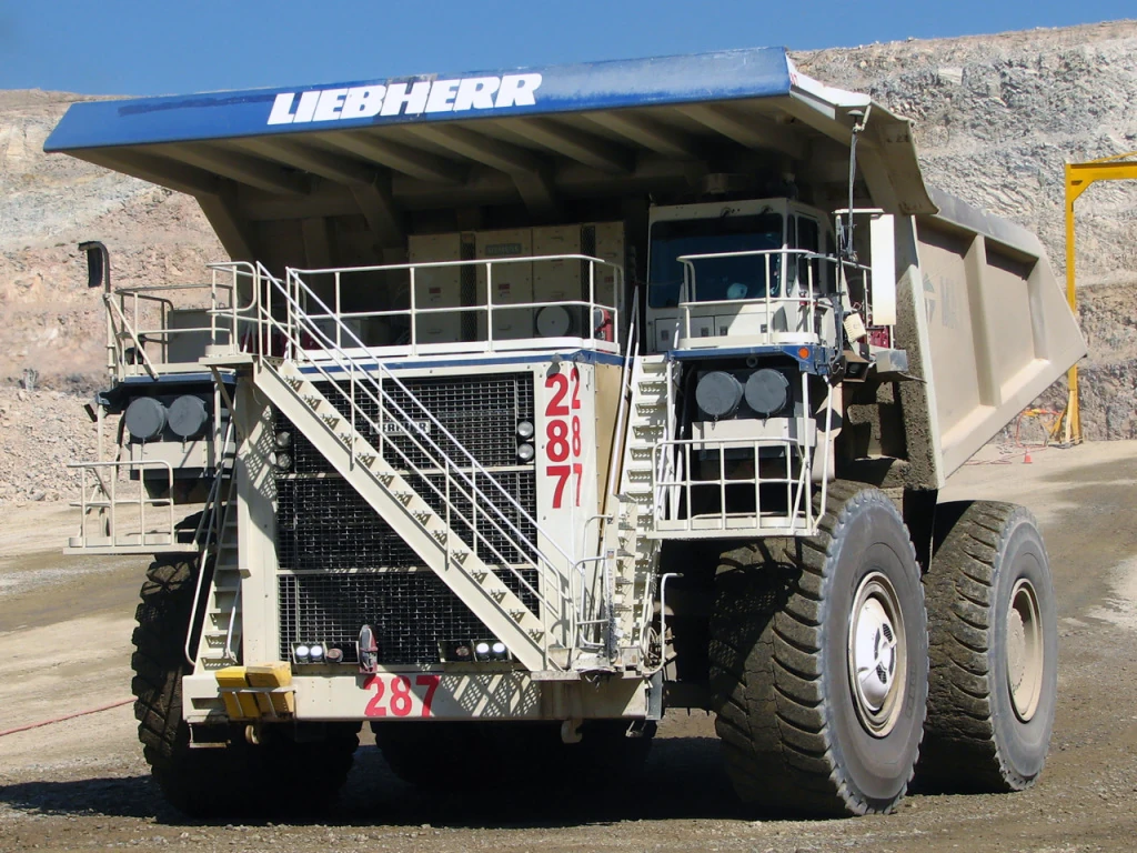 карьерный самосвал liebherr t282b. белаз либхер. белаз либхер. Liebherr t282b. Liebherr t282b.