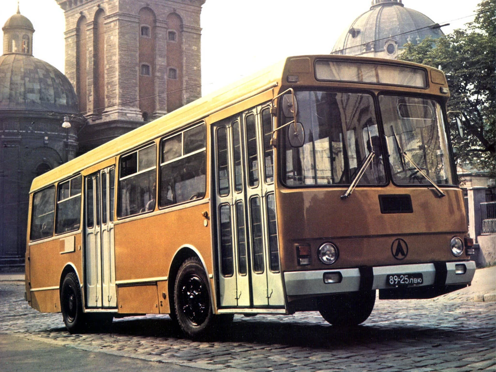 Ранние годы и основание компании