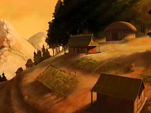 La maison d' est située dans les montagnes environnantes.