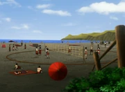 Das Feld des Spieles "Kuai Ball" am Strand der Ascheninsel