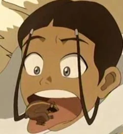 Katara met een Boomkikker in haar mond.