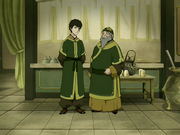 Iroh y Zuko en su tienda de té