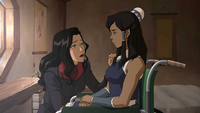 Asami ayudando a Korra