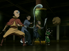 Team Avatar threatens the Earth King