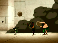 Toph, O Pedregulho e O Hippo na invasão