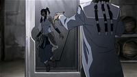 Tarrlok levitando a Korra