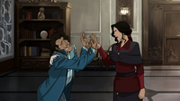 Asami lastimando a Varrik