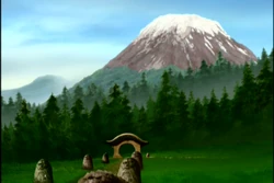 De besneeuwde vulkaan met het paadje ernaartoe.