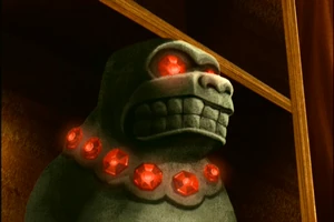 Het Aap Standbeeld, een houten of stenen beeld met rode edelstenen ketting en ogen.