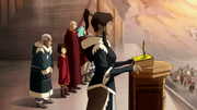 Korra hablando frente a la Tribu Agua del Sur