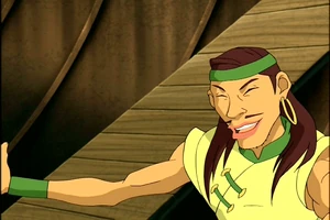 Oh, met een hoofdband en verleidelijke glimlach.