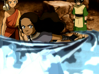 Katara enojada haciendo Agua Control