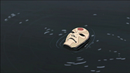 Amons Maske treibt auf dem Wasser