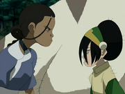 Toph y Katara discutiendo