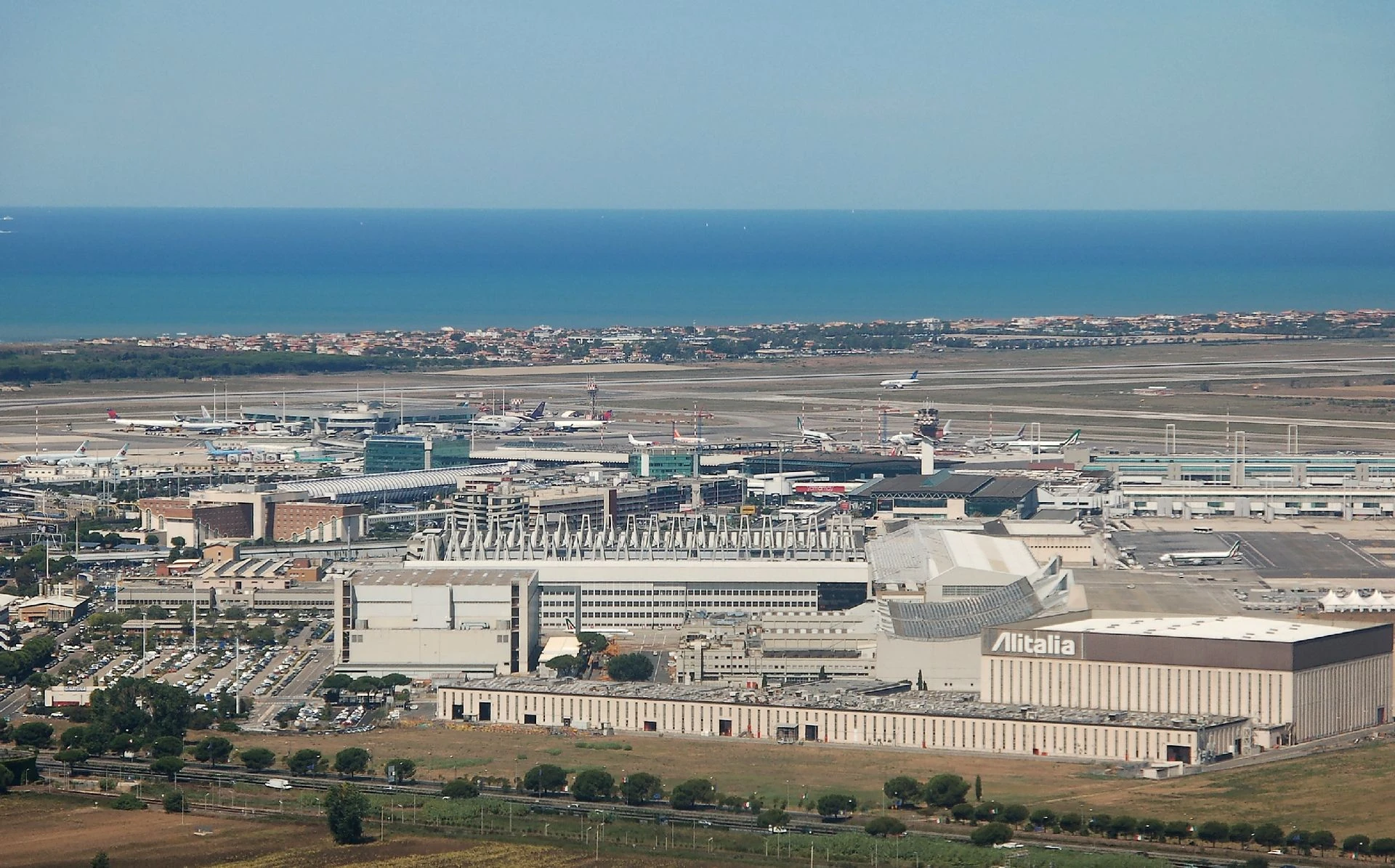 Leonardo de Vinci-Rome Fiumicino Airport | Aviation Airport Wiki | Fandom, image size:1920x1195