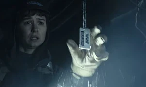 Дэниелс находит жетон Элизабет Шоу