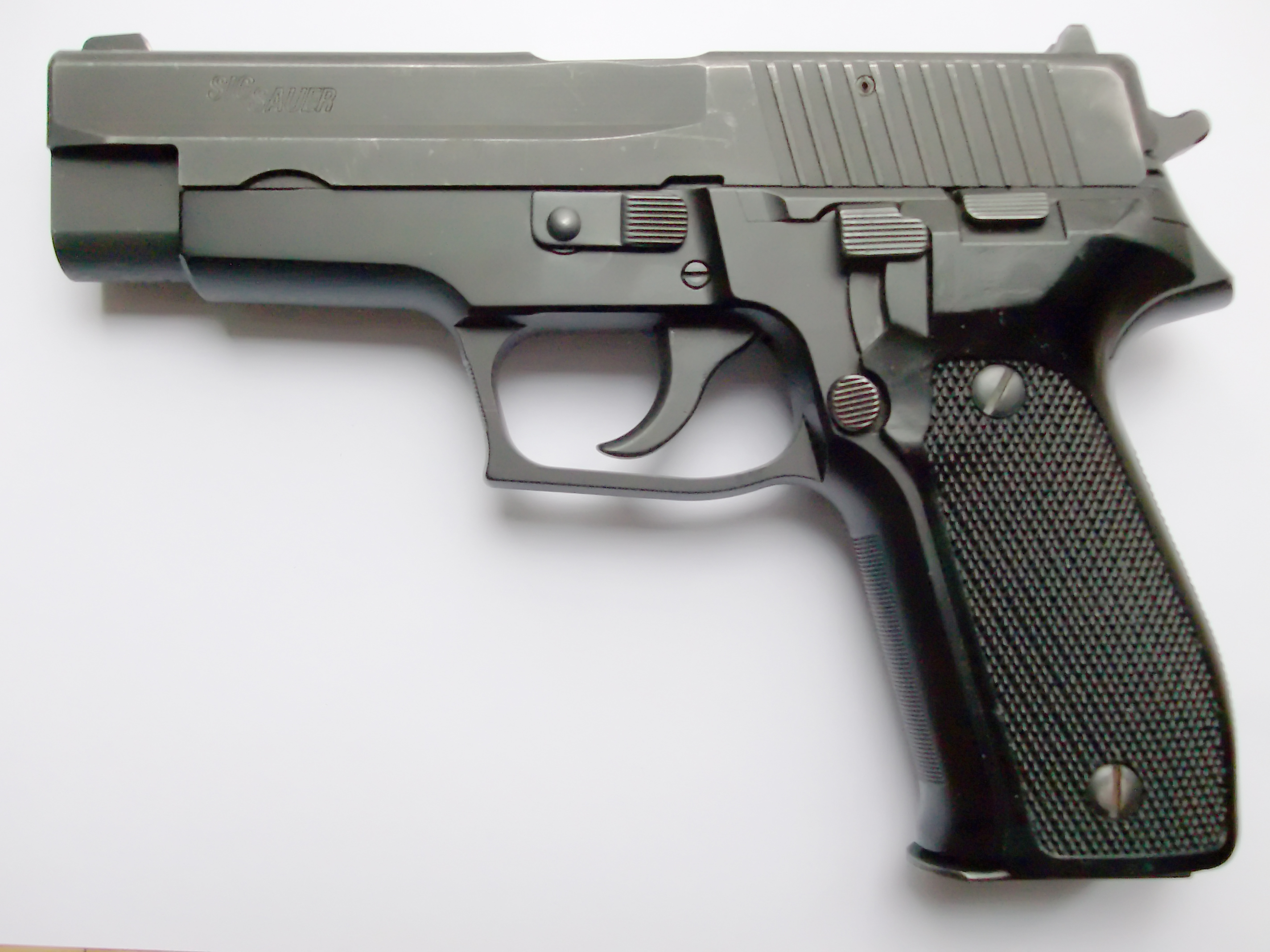 SIG Sauer P226 | Xenopedia | Fandom