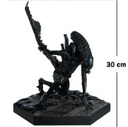 Mega 2a.jpg (72 KB) Mega Edition 4 statuette of a Xeno Warrior.