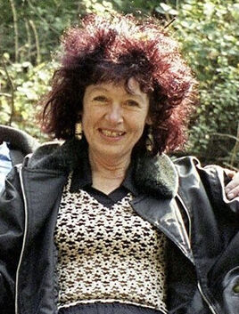 Ellie De Ville