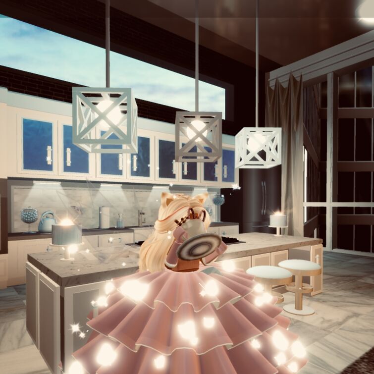 Making Rose Royalty new room in the Royalty family new home on bloxbur