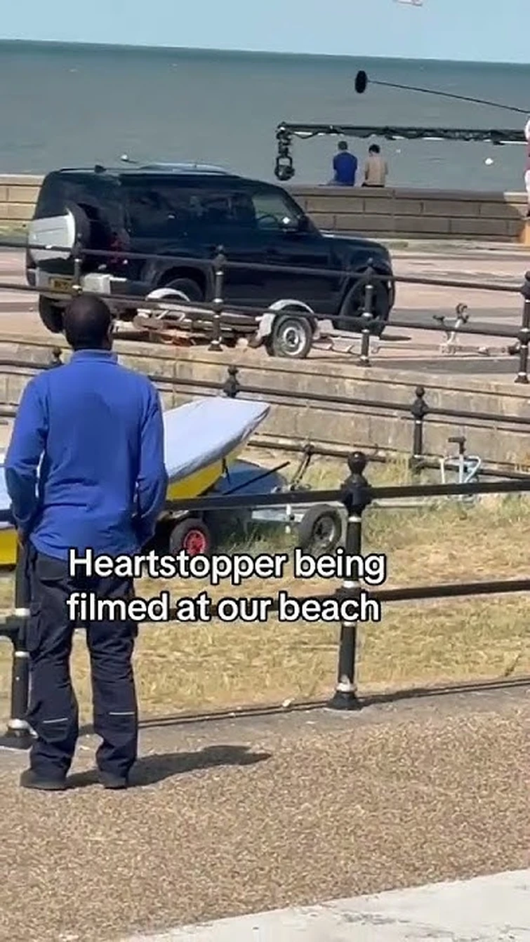 Joe Locke and Kit Connor filiming at the beach for #Heartstopper movie. #youtubeshorts #shorts