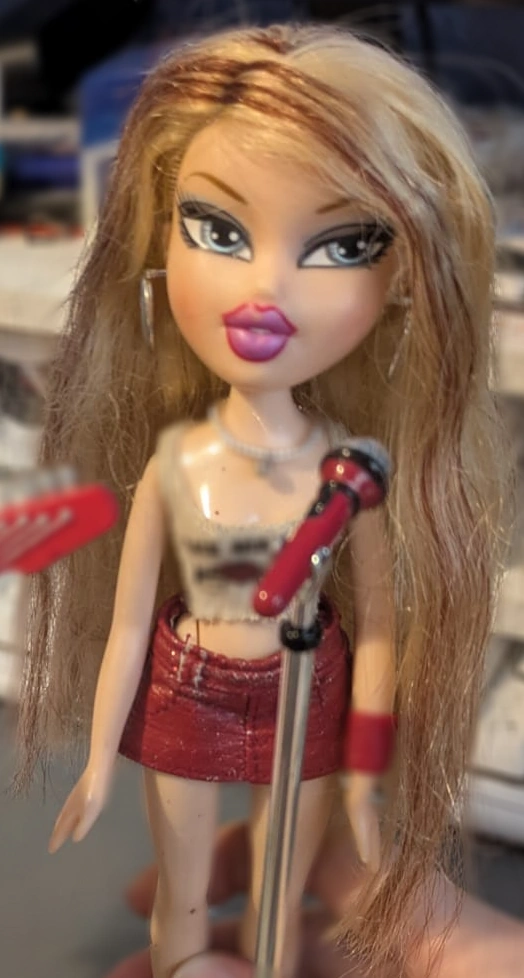 Need Help Identifying This Bratz | Fandom