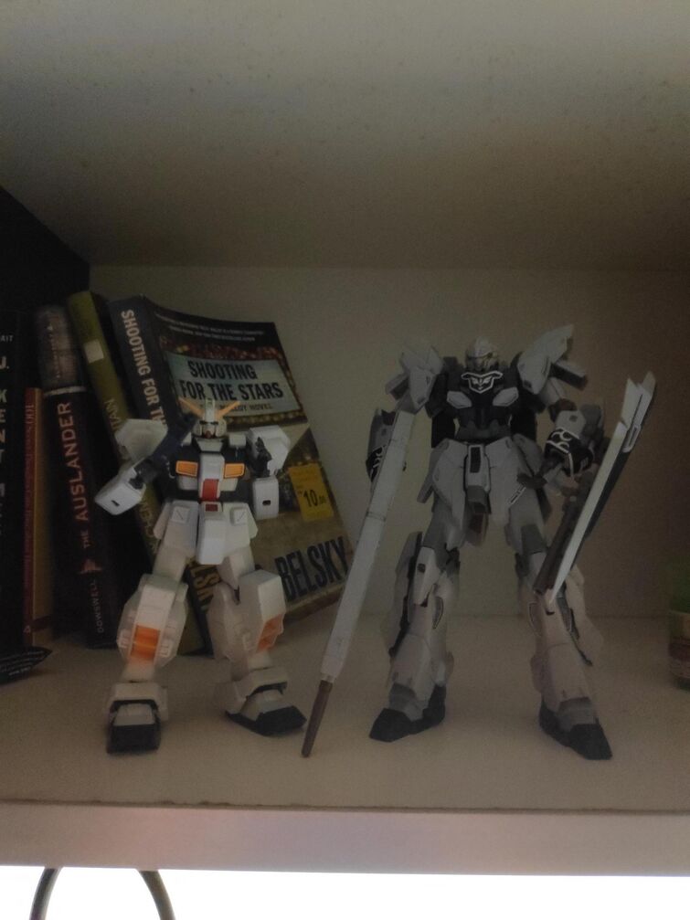 I lost it when i see the size difference between hazel and sinanju hg