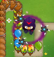 Glaive Lord's shredding ring inflicting damage to bloons within the Glaive Lord's immediate range