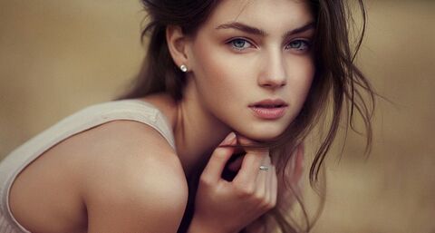 Pretty-brunette-wallpapers 33561 1920x1200-1120x600.jpg