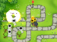 Artillery Battery dealing extra damage to stunned bloons